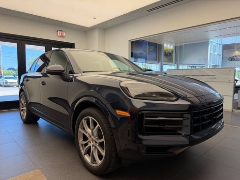 Used 2024 Porsche Cayenne AWD/4WD image 28