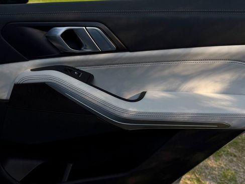 Used 2025 BMW X5 xDrive40i w/ M Sport Package image 27