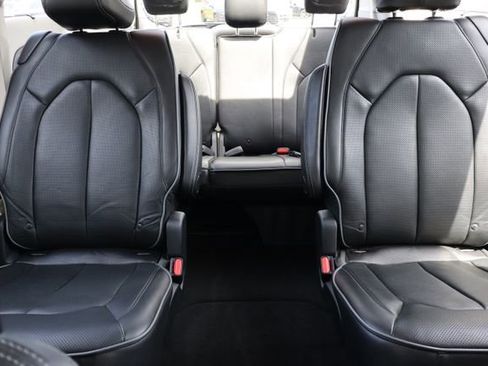 Used 2018 Chrysler Pacifica Limited FWD image 43