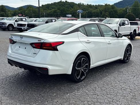Used 2023 Nissan Altima 2.5 SR AWD/4WD image 8