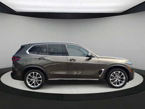 Used 2024 BMW X5 xDrive40i w/ Premium Package AWD/4WD image 9