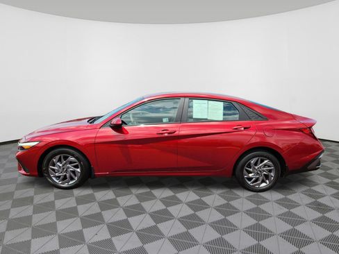Certified 2024 Hyundai Elantra SEL FWD image 5