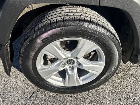 Used 2021 Toyota RAV4 XLE w/ Convenience Package image 42