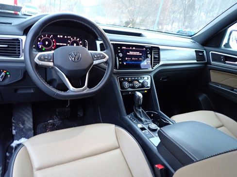 Used 2023 Volkswagen Atlas Cross Sport SE image 18
