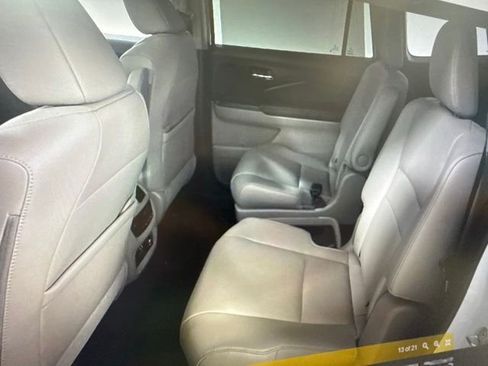 Used 2022 Honda Pilot Touring image 16