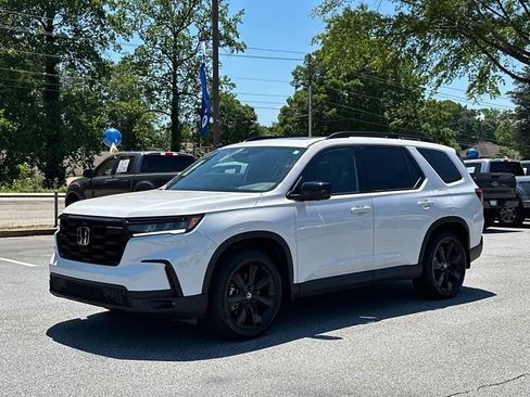 Used 2025 Honda Pilot Black Edition image 3