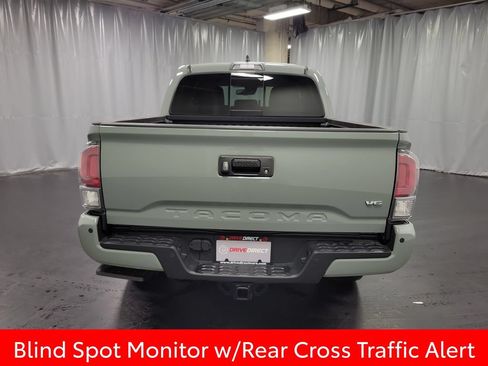 Used 2023 Toyota Tacoma TRD Off-Road w/ Technology Package AWD/4WD image 7