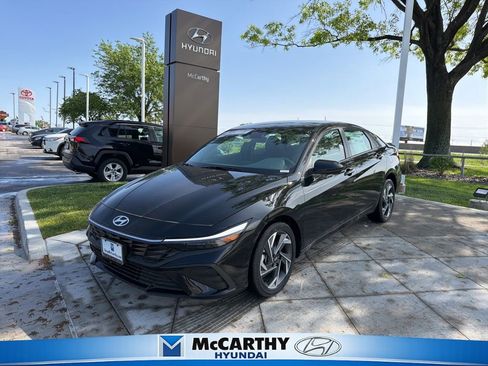 New 2025 Hyundai Elantra SEL FWD image 1