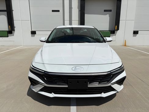 Used 2026 Hyundai Elantra Hybrid FWD image 7