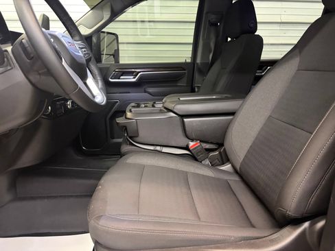 Used 2025 GMC Sierra 3500 SLE w/ SLE Value Package AWD/4WD image 8