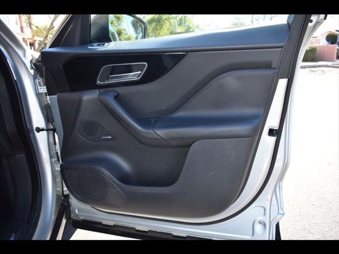 Used 2019 Jaguar F-PACE Premium image 34
