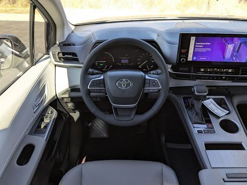 New 2026 Toyota Sienna XLE FWD image 14