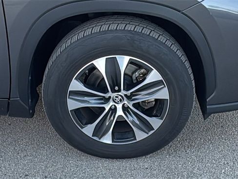 Used 2023 Toyota Highlander XLE image 51