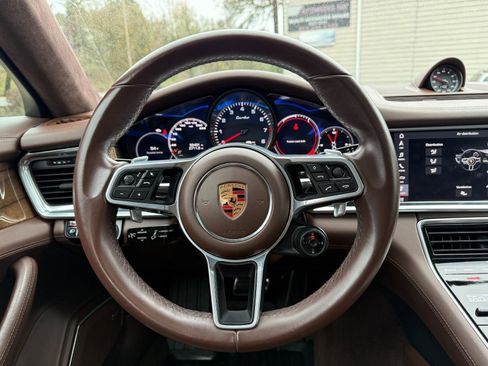Used 2018 Porsche Panamera Turbo image 2