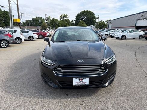 Used 2015 Ford Fusion SE FWD image 3