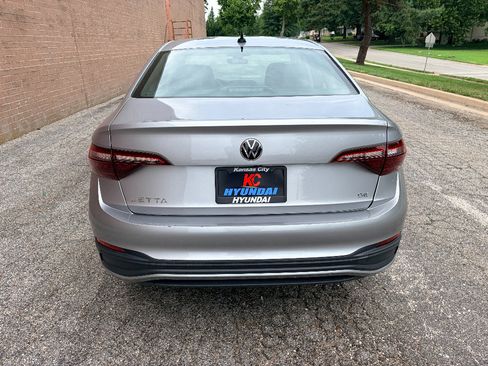 Used 2024 Volkswagen Jetta SE FWD image 4