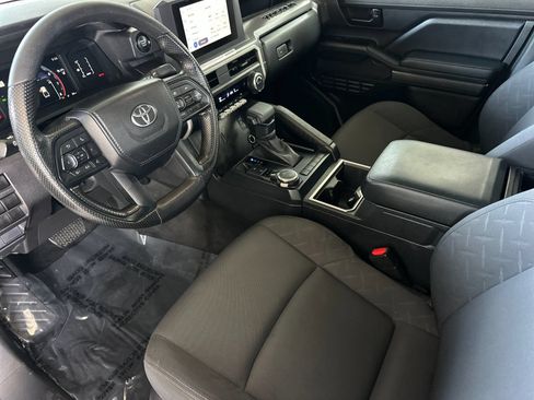 Used 2024 Toyota Tacoma SR5 AWD/4WD image 9