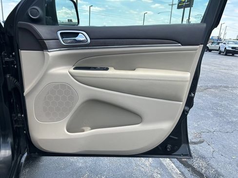 Used 2018 Jeep Grand Cherokee Overland AWD/4WD image 50