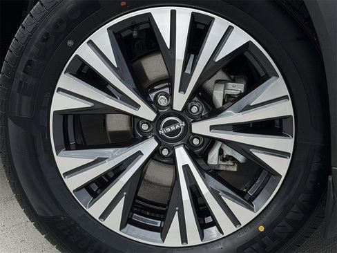 Used 2023 Nissan Rogue SV image 10