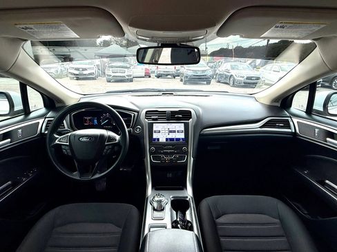 Used 2020 Ford Fusion SE FWD image 14