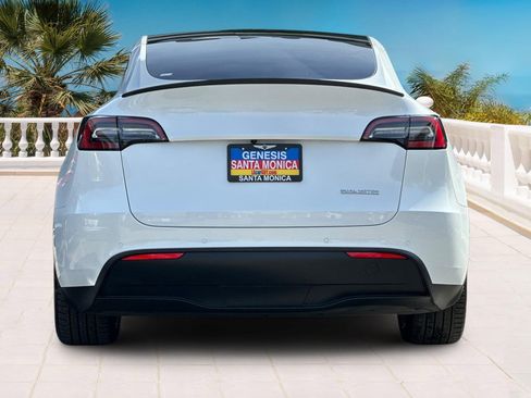 Used 2022 Tesla Model Y Performance image 5