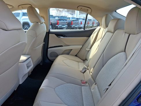 Used 2018 Toyota Camry LE image 10