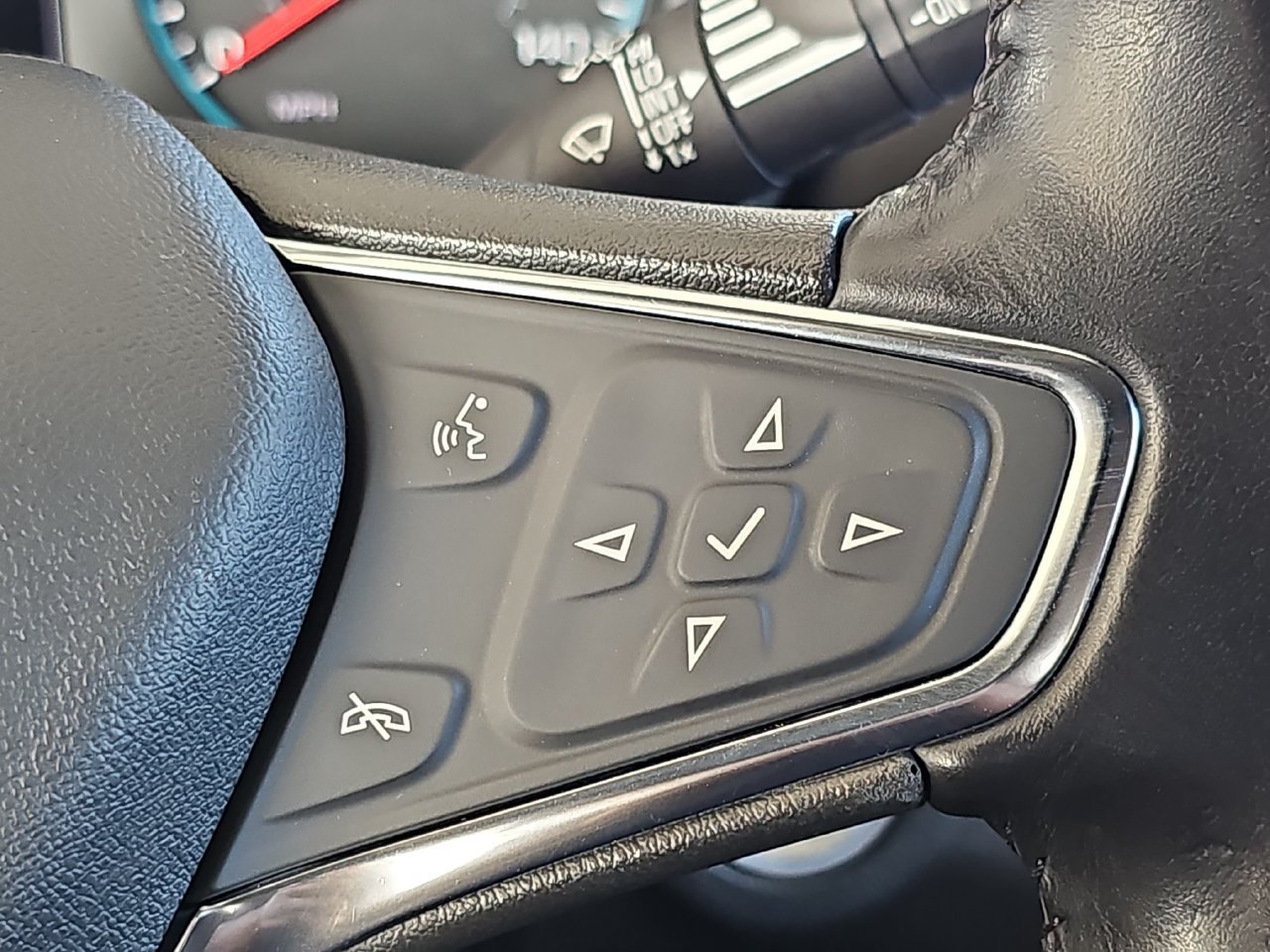 Used 2018 Chevrolet Equinox LT AWD/4WD image 23