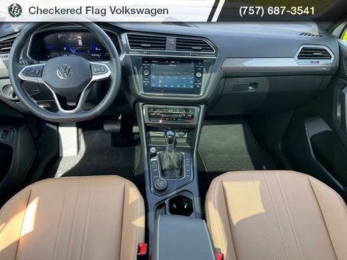 Used 2024 Volkswagen Tiguan SE w/ Panoramic Sunroof Package AWD/4WD image 30
