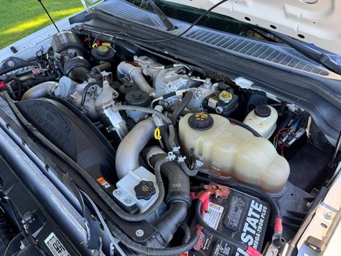 Used 2010 Ford F550 4x4 Crew Cab Super Duty image 32