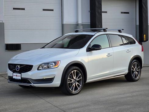 Used 2016 Volvo V60 T5 Cross Country w/ Convenience Package AWD/4WD image 4
