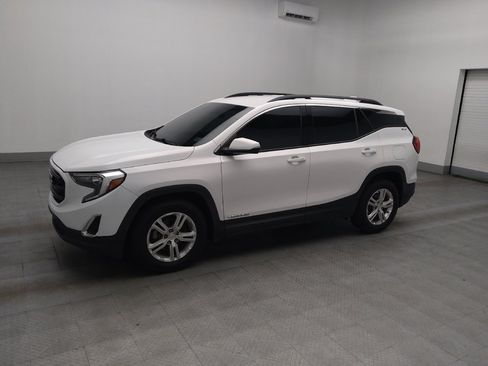 Used 2019 GMC Terrain SLE w/ Driver Convenience Package FWD image 2