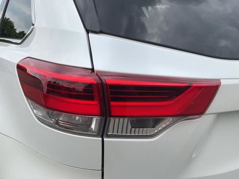 Used 2019 Toyota Highlander LE FWD image 27