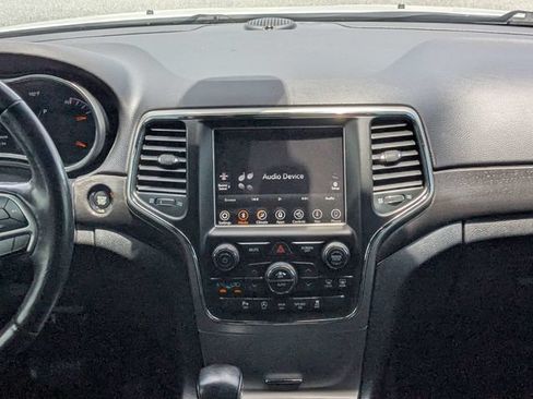 Used 2018 Jeep Grand Cherokee Laredo AWD/4WD image 17