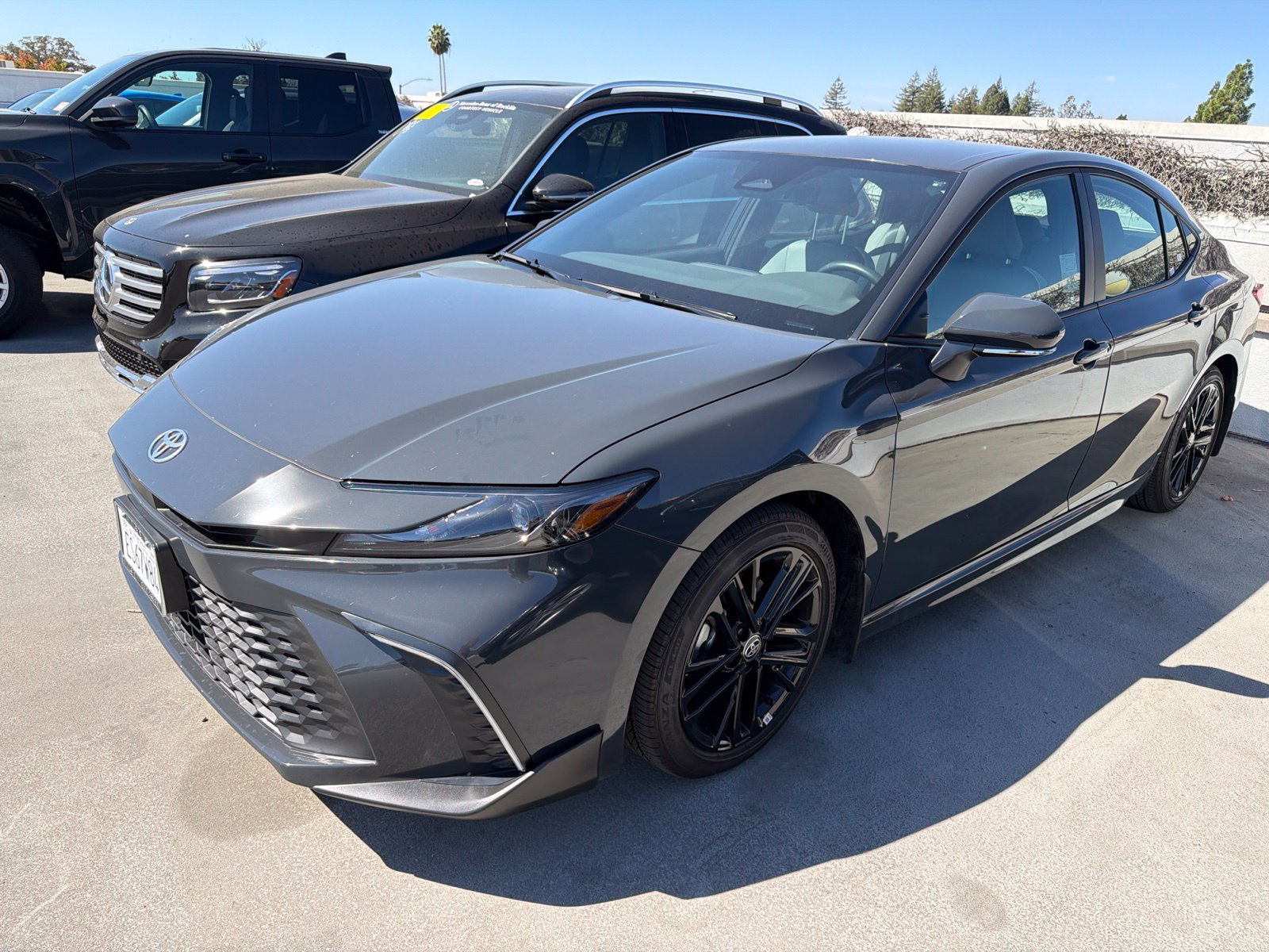 Used 2026 Toyota Camry SE w/ Convenience Package FWD image 1