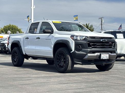 Used 2024 Chevrolet Colorado Trail Boss w/ Advanced Trailering Package AWD/4WD image 3