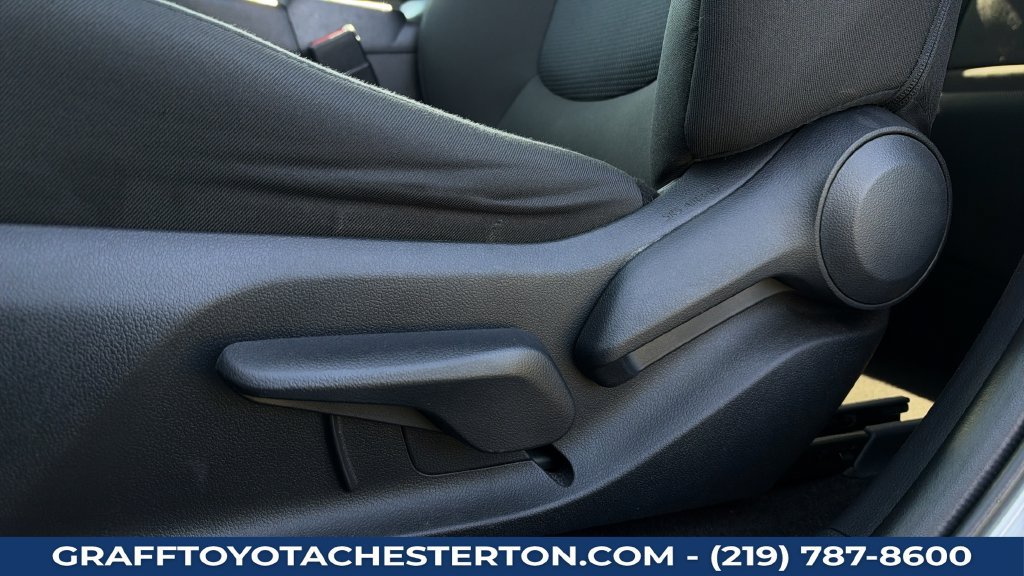 Used 2022 Toyota RAV4 LE w/ Carpet Mat Package (TMS) AWD/4WD image 15