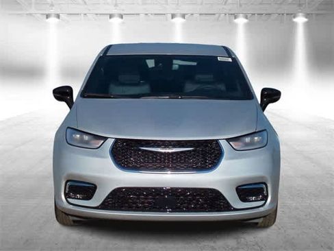 New 2026 Chrysler Pacifica Select image 3