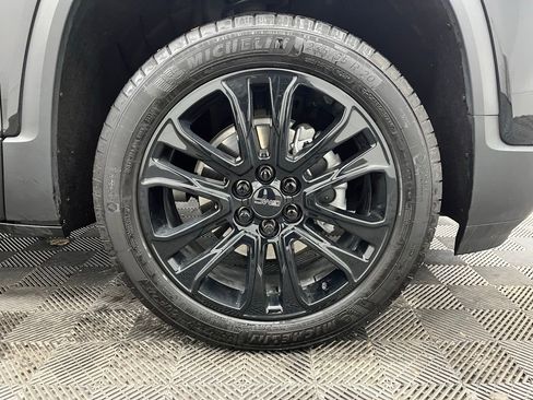 Used 2023 GMC Acadia SLE w/ Driver Convenience Package image 16