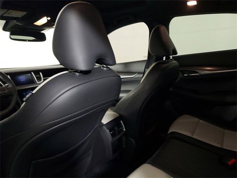 Used 2023 INFINITI QX55 Luxe w/ Cargo Package image 11