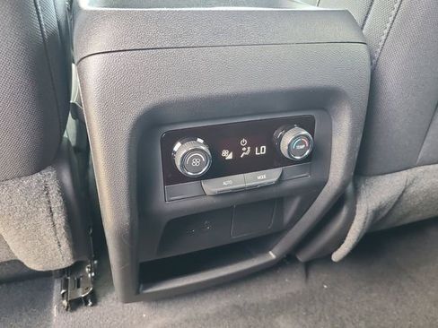 New 2026 Chevrolet Traverse LT image 13