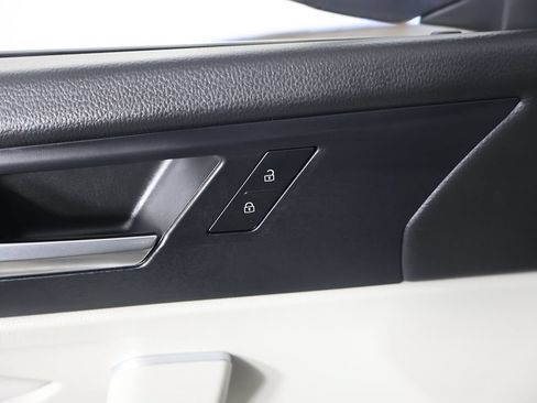Used 2023 Volkswagen Jetta SE w/ Panoramic Sunroof Package FWD image 37