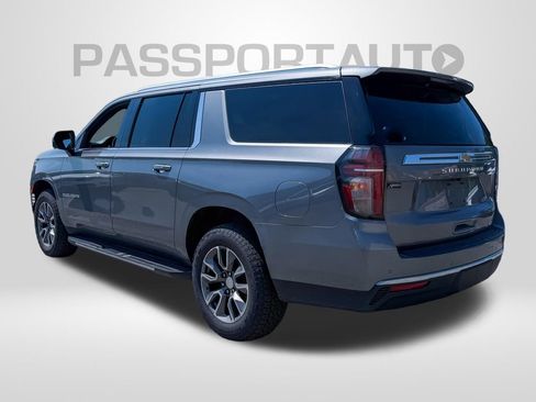Used 2021 Chevrolet Suburban LT w/ LT Signature Package AWD/4WD image 3