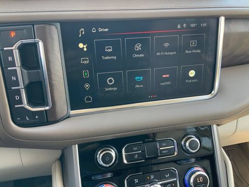 Used 2024 GMC Yukon Denali w/ Advanced Technology Package RWD image 26