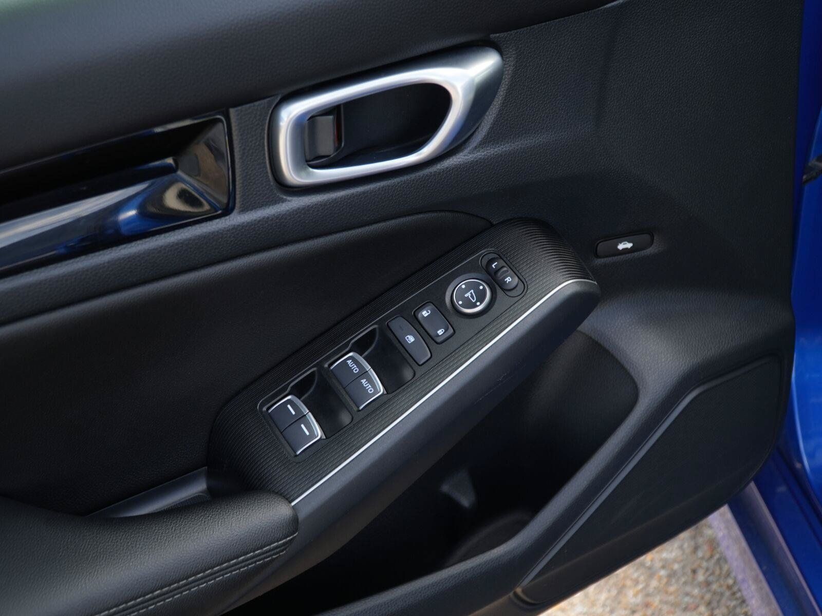 Used 2023 Honda Civic Touring image 5