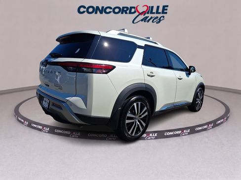 Certified 2023 Nissan Pathfinder Platinum w/ Cargo Package AWD/4WD image 7