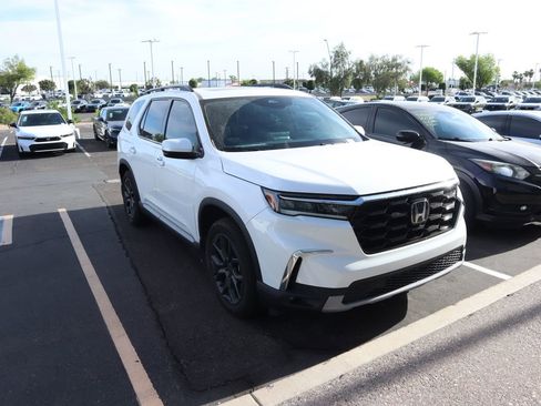 Certified 2024 Honda Pilot Touring image 3