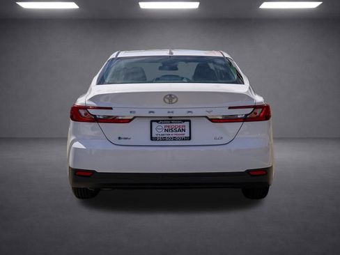 Used 2025 Toyota Camry LE image 5