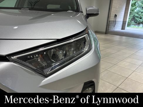 Used 2019 Toyota RAV4 XLE Premium w/ Cold Weather Package AWD/4WD image 13