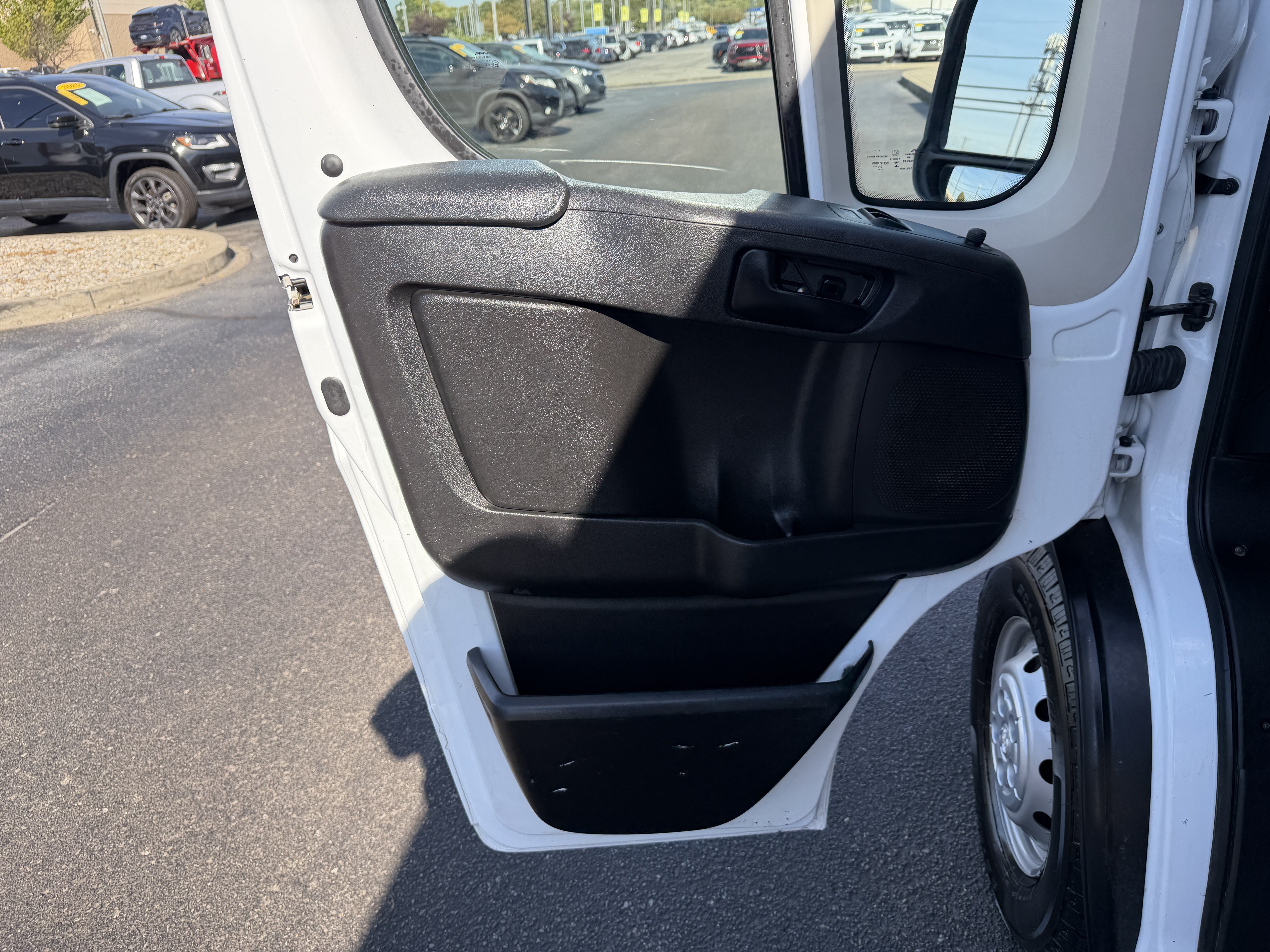 Used 2021 RAM ProMaster 2500 w/ Convenience Group FWD image 10