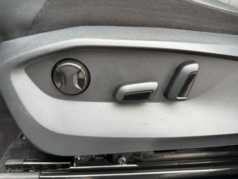 Used 2024 Volkswagen Tiguan SE R-Line image 14